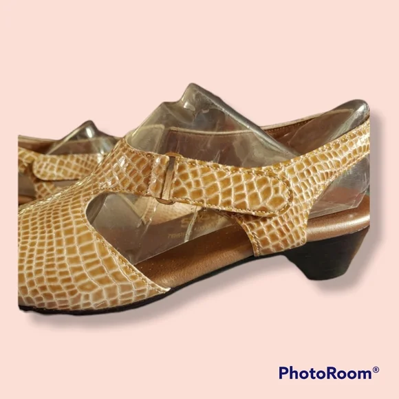 SAS Tan Sandals 10.5 N Open Toes Sling Back Velcro Strap - Picture 7 of 13